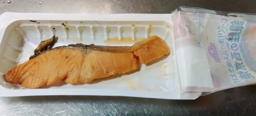 トップバリュ銀鮭の西京焼き3.JPG